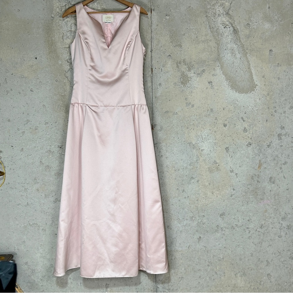 Vera Wang 90s pale pink satin sleeveless v neck midi bridesmaids dress 10 medium